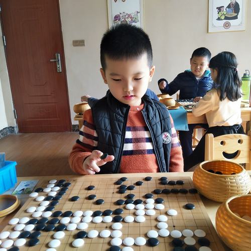 四岁半孩子学多久围棋能考到十级，4岁学围棋会不会早！